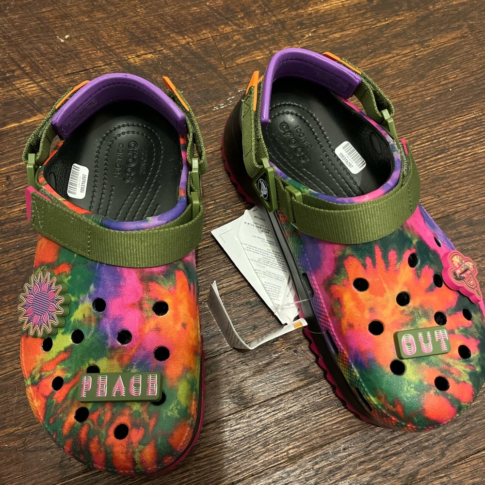 "Crocs"